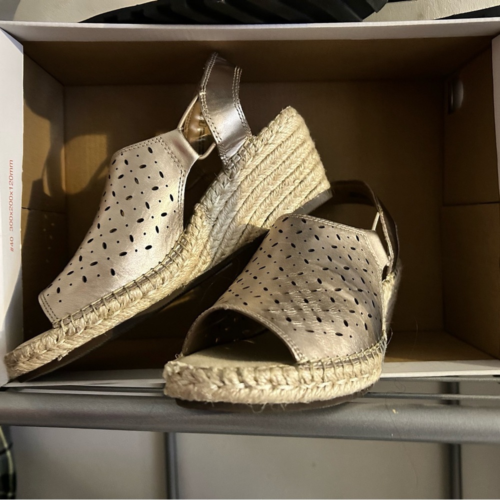 Women’s sandals